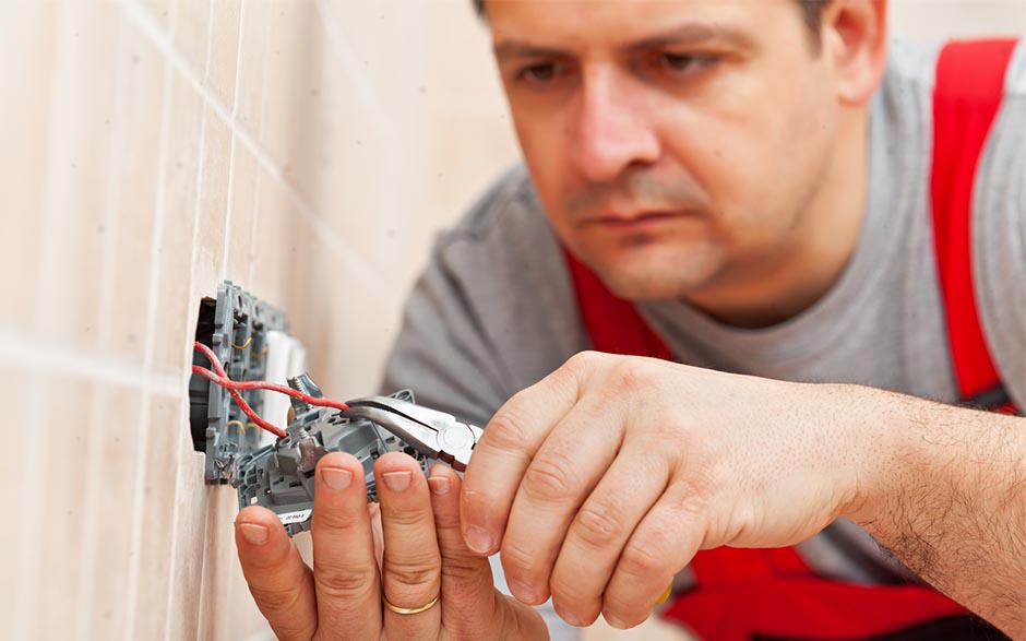 monteur électricien Plaisir
