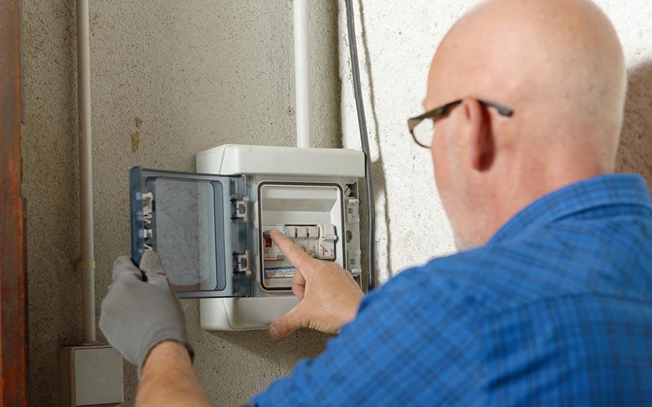 monteur électricien Plaisir
